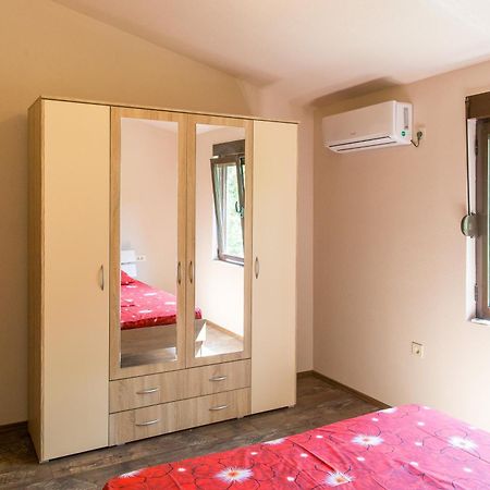 Apartment Bambo Tre Sorrele Kotor Exterior photo
