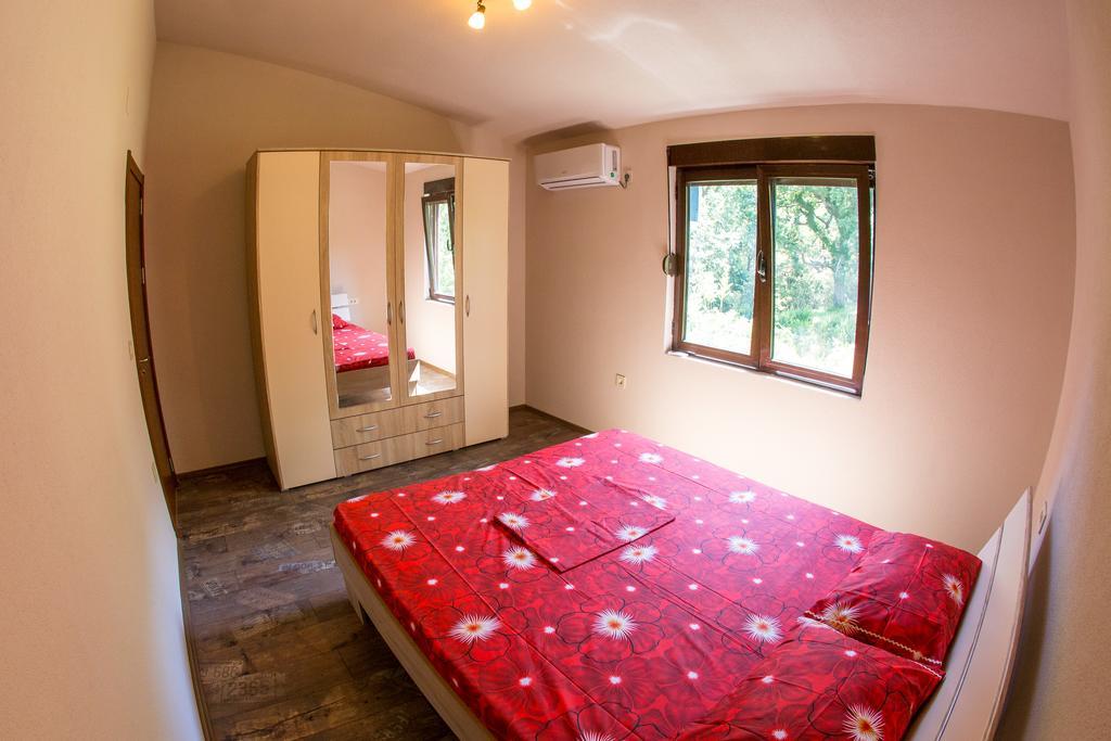 Apartment Bambo Tre Sorrele Kotor Exterior photo