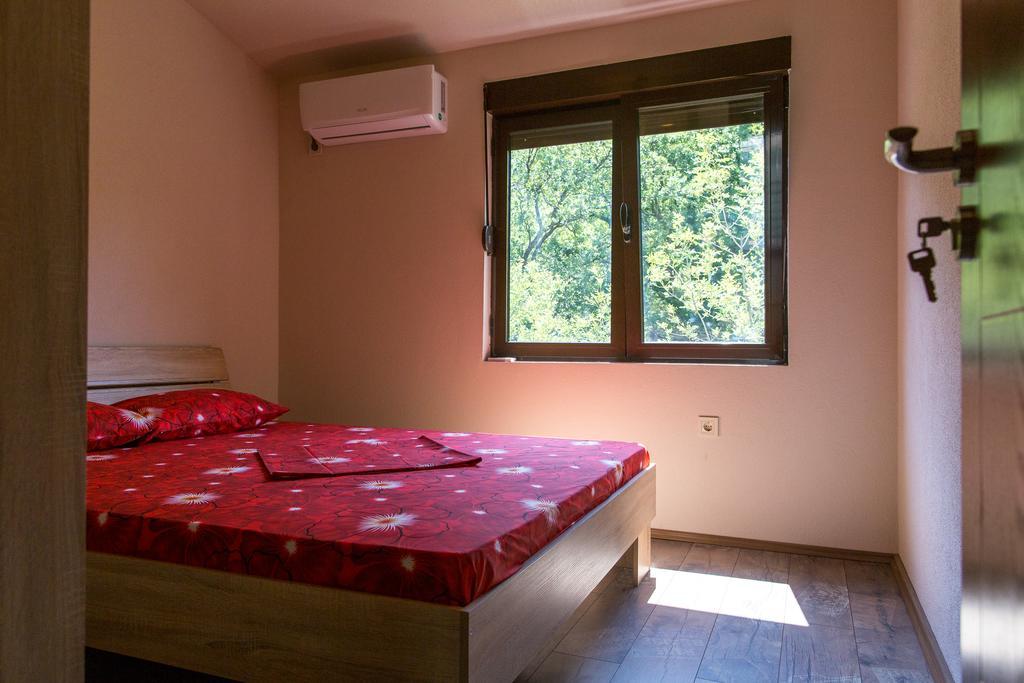 Apartment Bambo Tre Sorrele Kotor Exterior photo